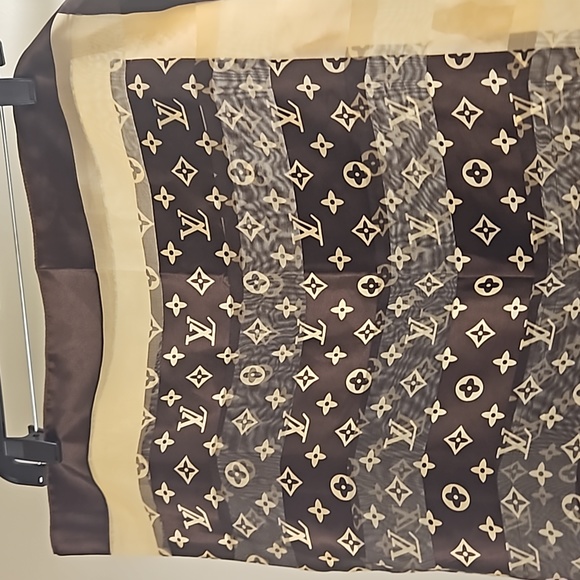 Louis vuitton Scarf - Picture 3 of 5